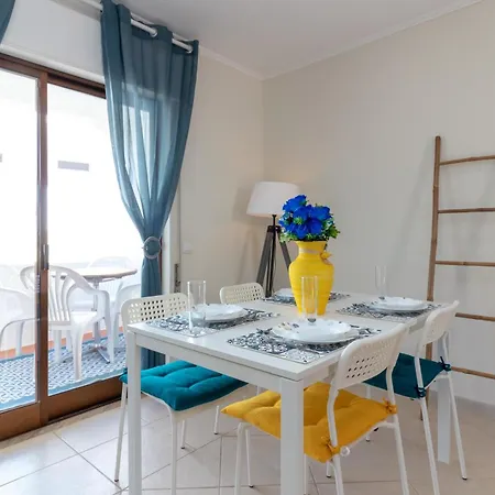 Breeze Located In The Heart Of Apartmán *